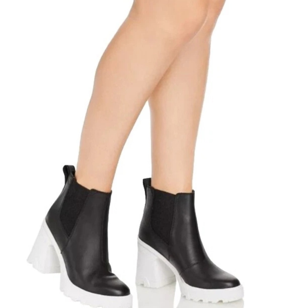 NWT Sorel Brex Chelsea Heel Boots